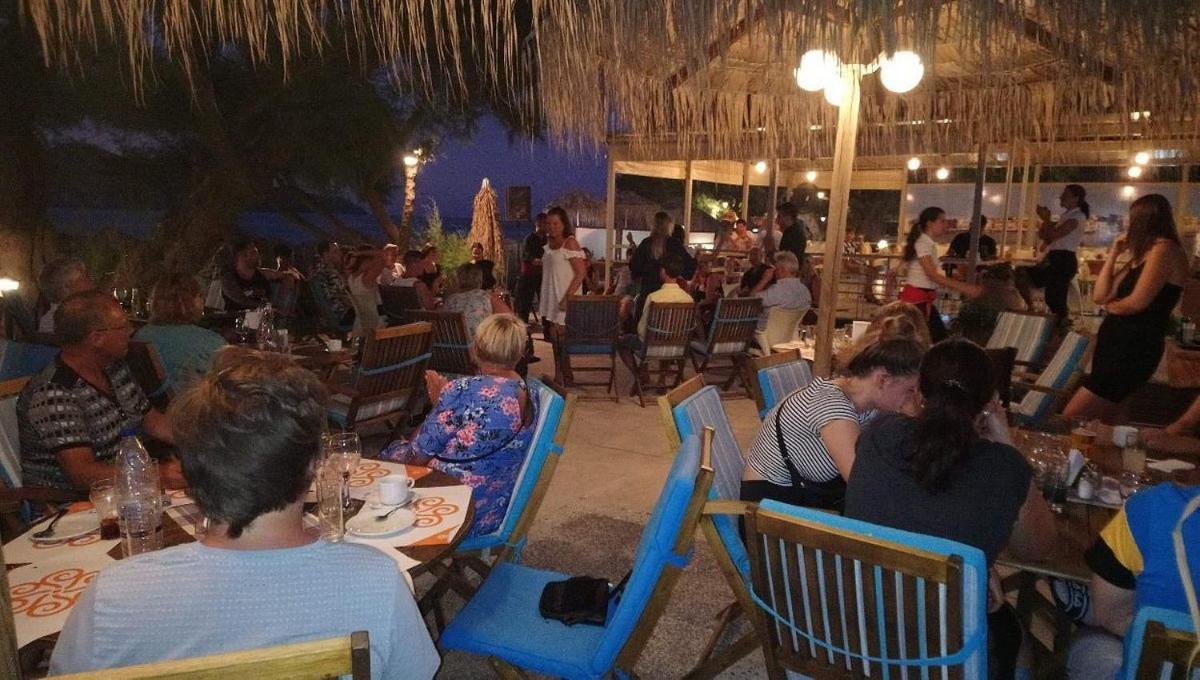 Margarita Beach Hotel Agia Marina  Exterior photo