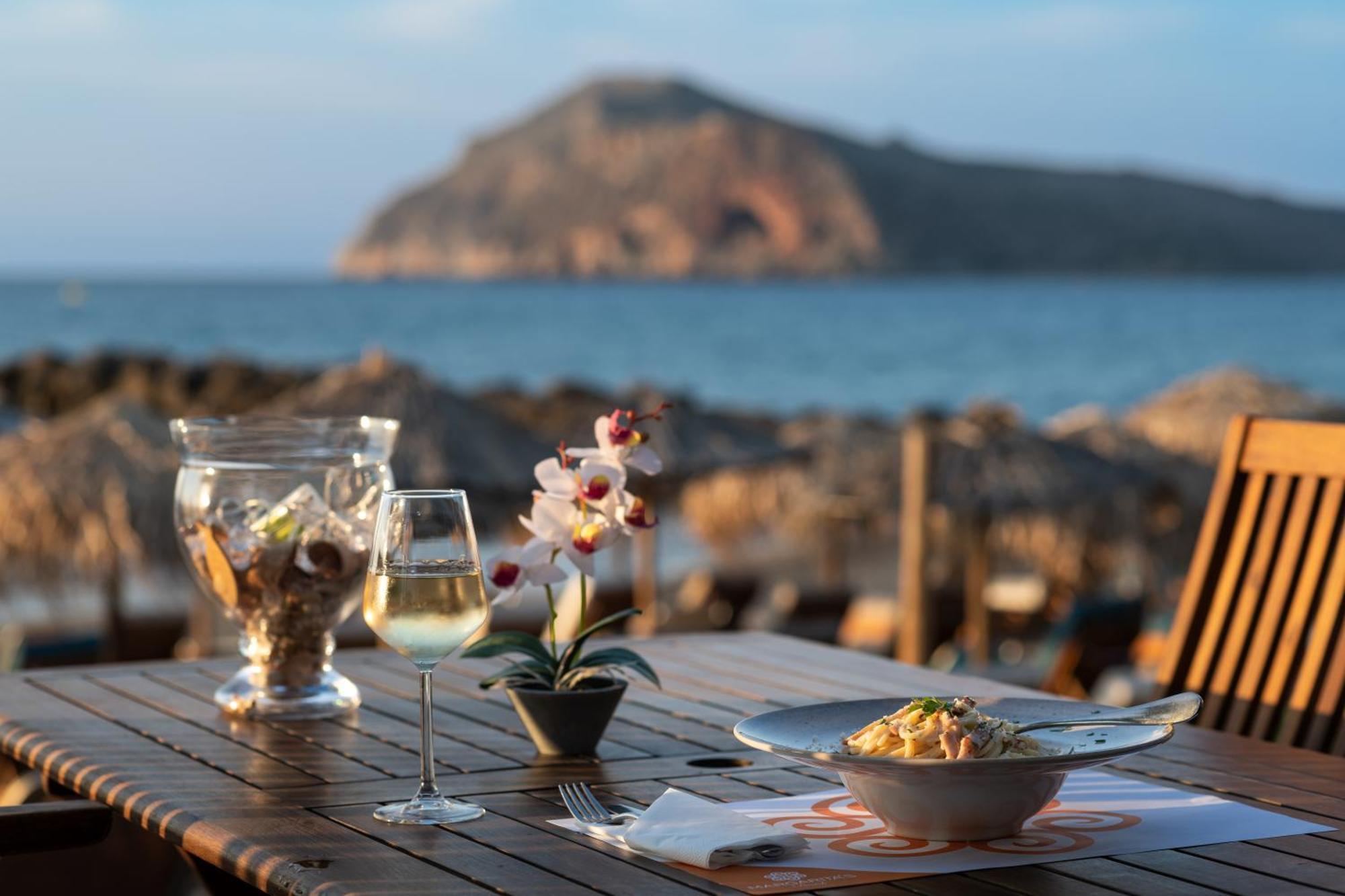 Margarita Beach Hotel Agia Marina  Exterior photo